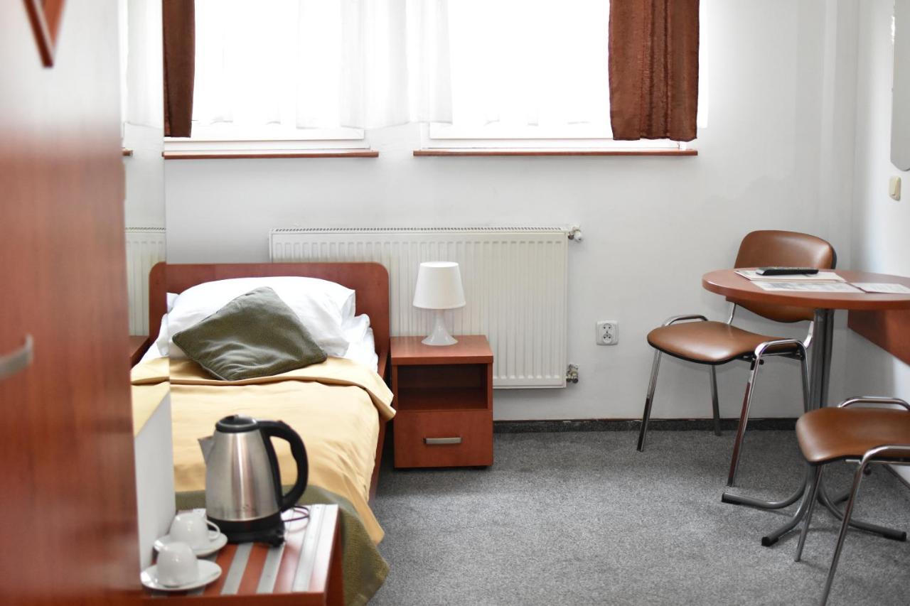 Hotel Dabrowiak Dabrowa Gornicza Ngoại thất bức ảnh