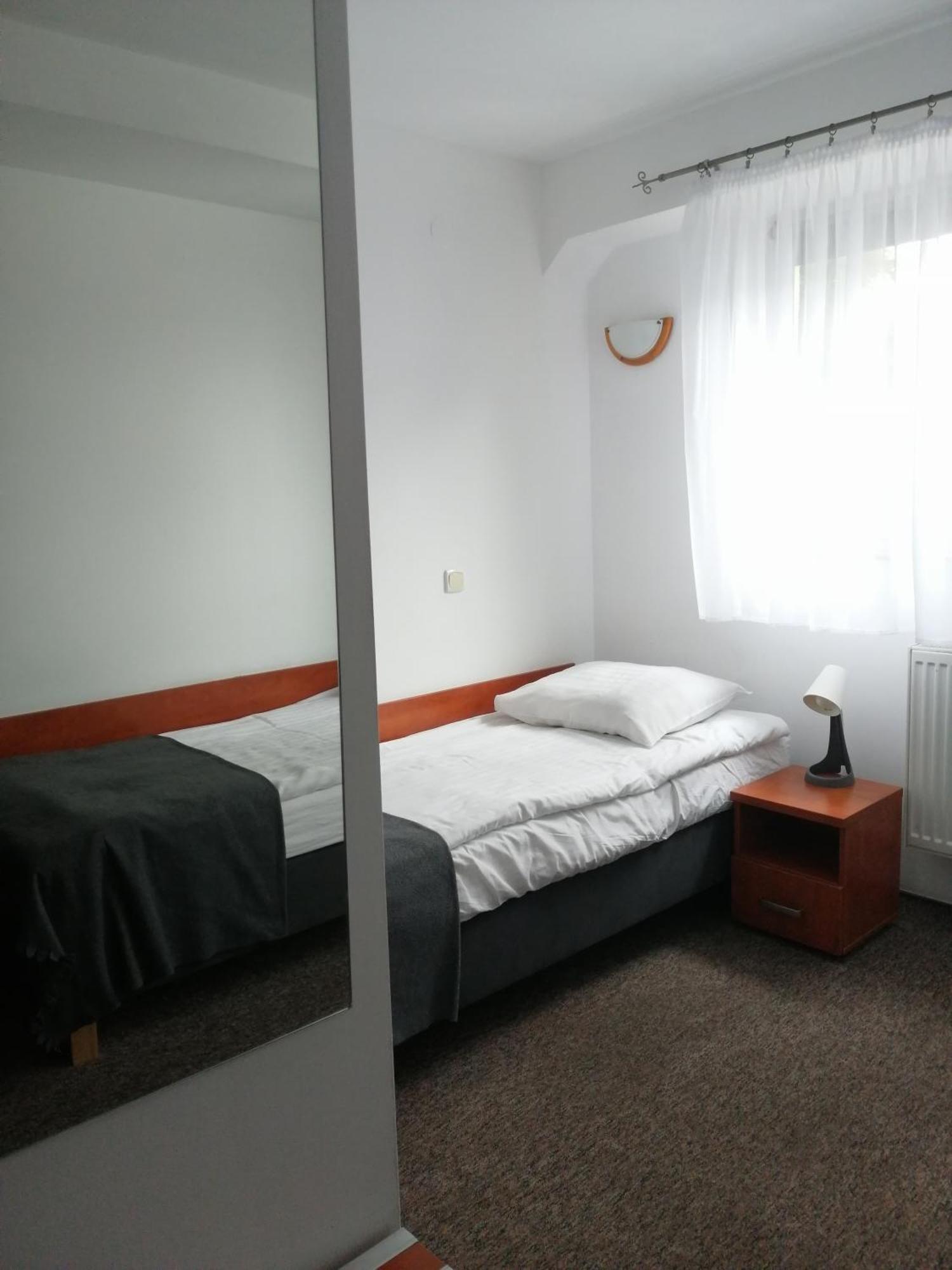 Hotel Dabrowiak Dabrowa Gornicza Ngoại thất bức ảnh